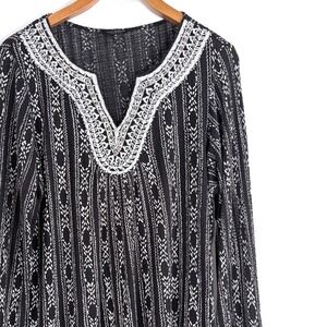 Lucky Brand Women's 1X Black White Geometric Print V Neck Tunic Top